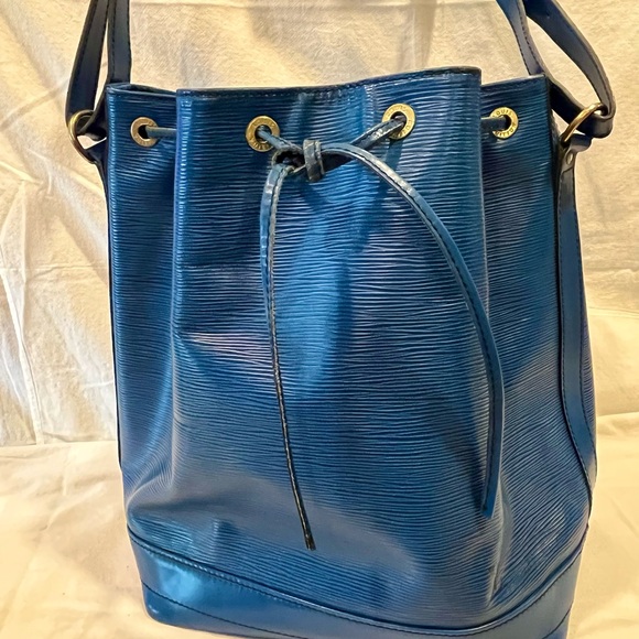 Louis Vuitton Handbags - Striking Louis Vuitton Blue Epi Noe Bucket/ Shoulder Bag w/ Leather Tie Closure